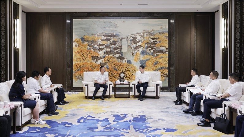 劉小濤會見拉薩市林周縣委書記李海云